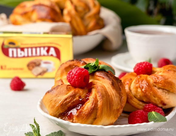 Булочки сдобные с малиновым вареньем Булочки сдобные с малиновым вареньем