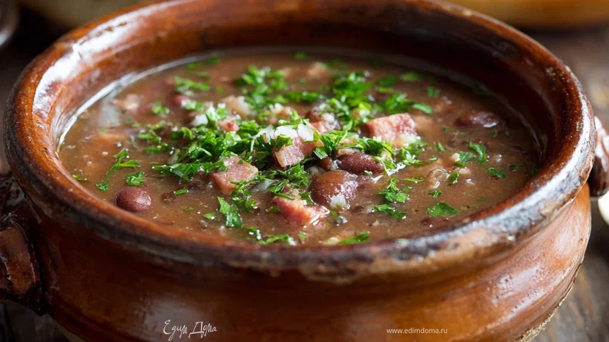 Фасолевый суп с копчёностями
