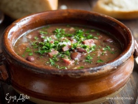 Фасолевый суп с копчёностями