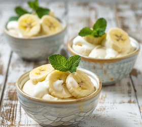 Мороженое из банана и йогурта без сахара