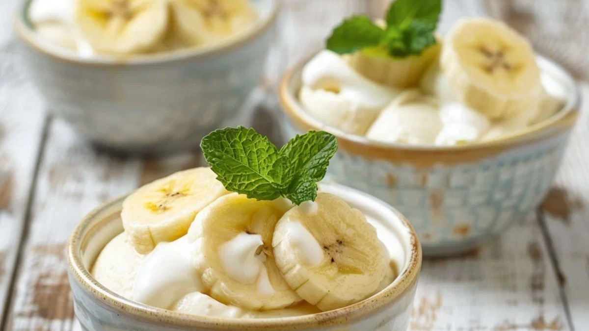 Мороженое из банана и йогурта без сахара