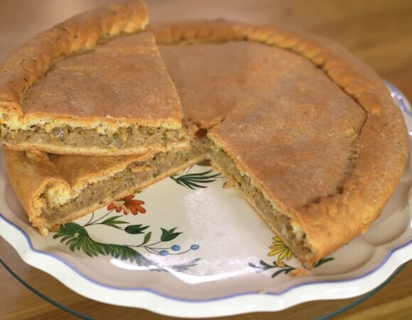 Пирог с капустой, пореем и зеленым луком