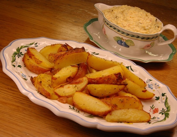 Картофель, запеченный под грилем с чесноком и орегано