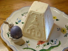 Заварная пасха на желтках с апельсиновыми цукатами