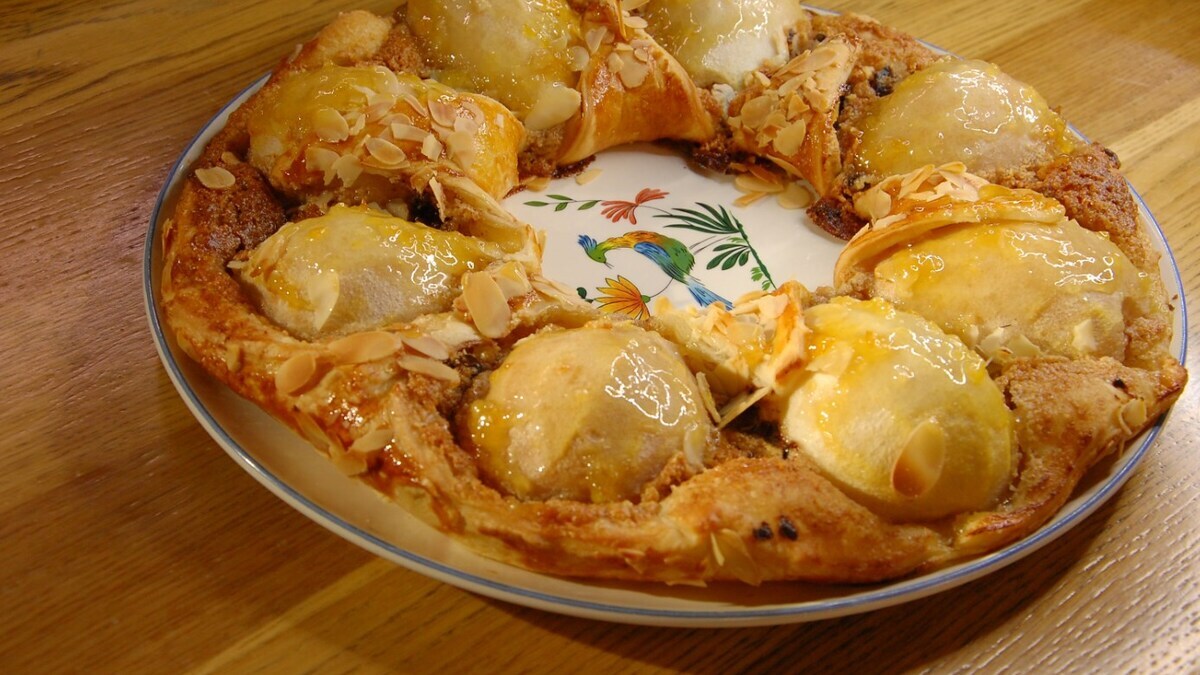 Грушевое кольцо с шоколадом и ореховым кремом