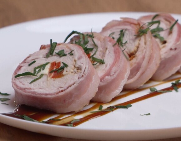 Рулетики из индейки с сыром и шпинатом