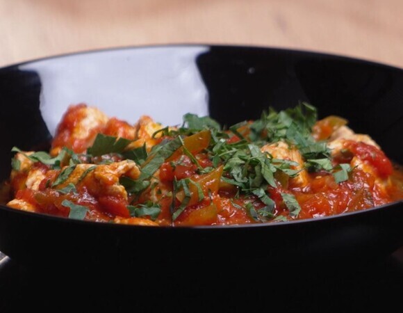 Азу из индейки с солеными огурчиками