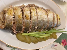 Горбуша, фаршированная грибами и сыром