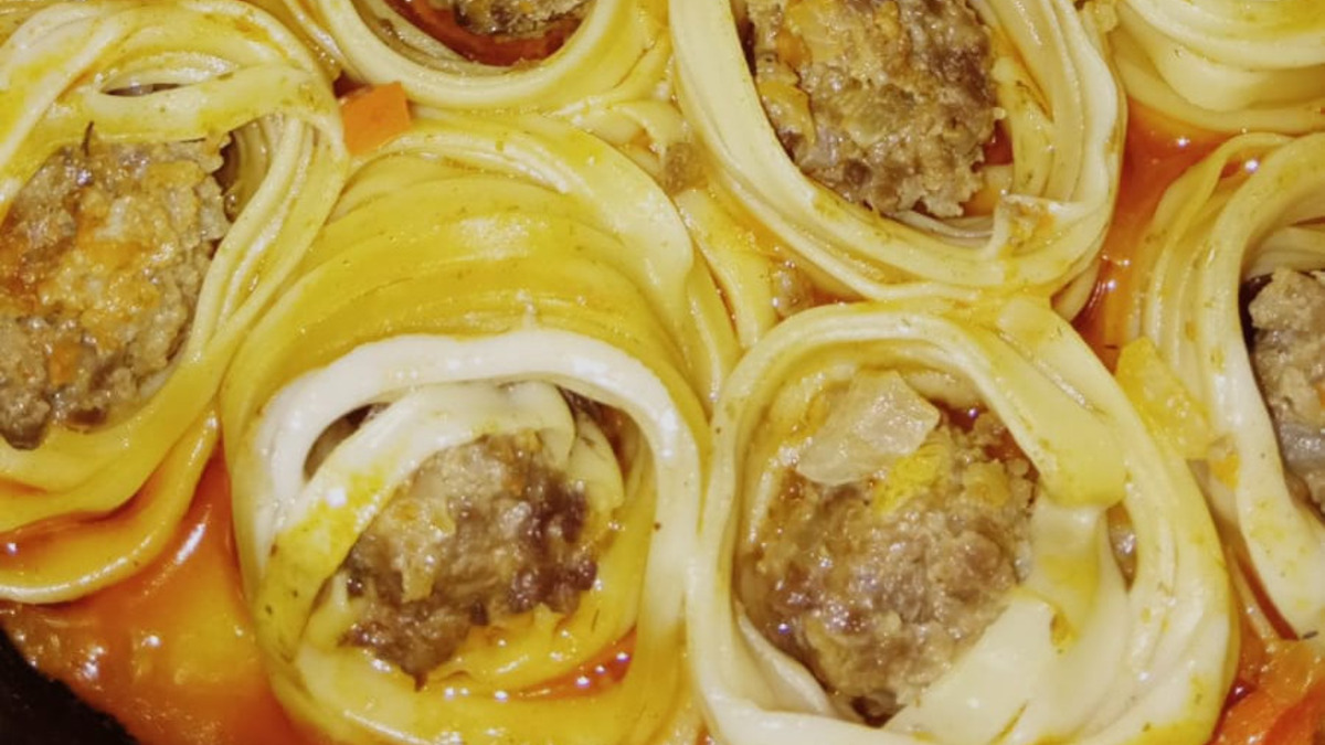 Гнезда из макарон с фаршем
