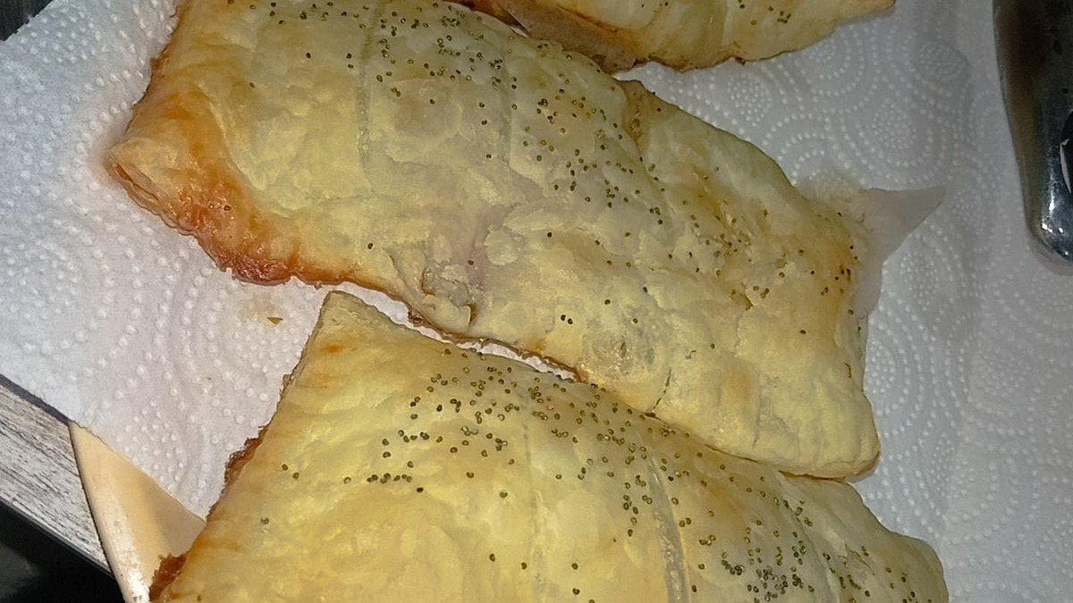 Слойки с фаршем и творожным сыром