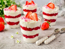 Десерт "Клубничное облако"