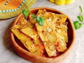 Сырные снеки с маринованным огурчиком