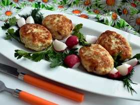 Куриные котлеты с овсяными хлопьями и творожным сыром