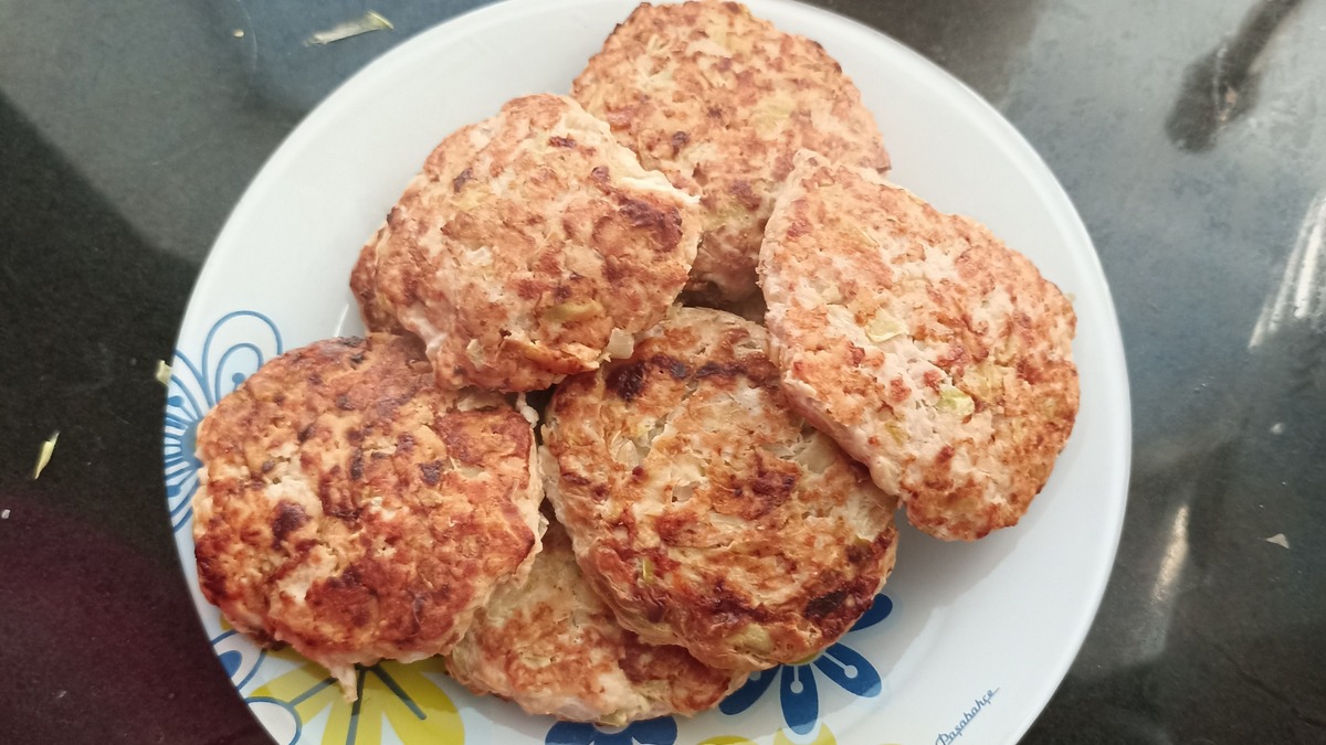 Мясные оладушки с кабачком