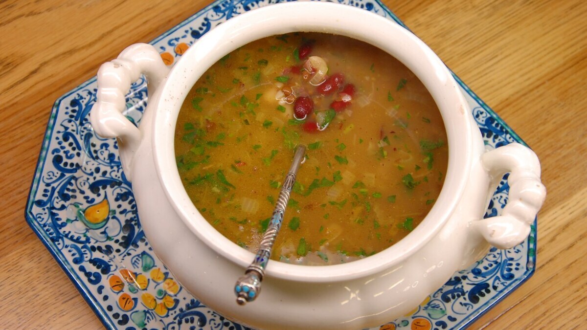 Пряная похлебка из чечевицы, красной и белой фасоли