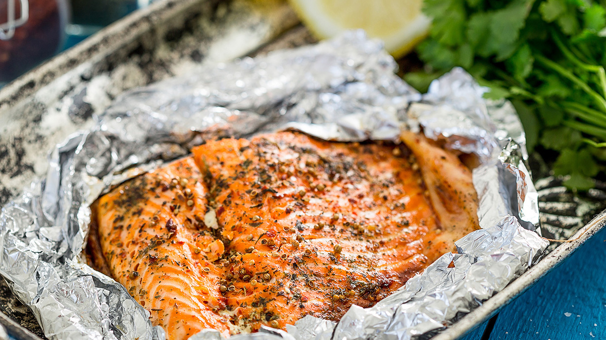 Быстрый мастер-класс: сочная горбуша, запеченная в духовке