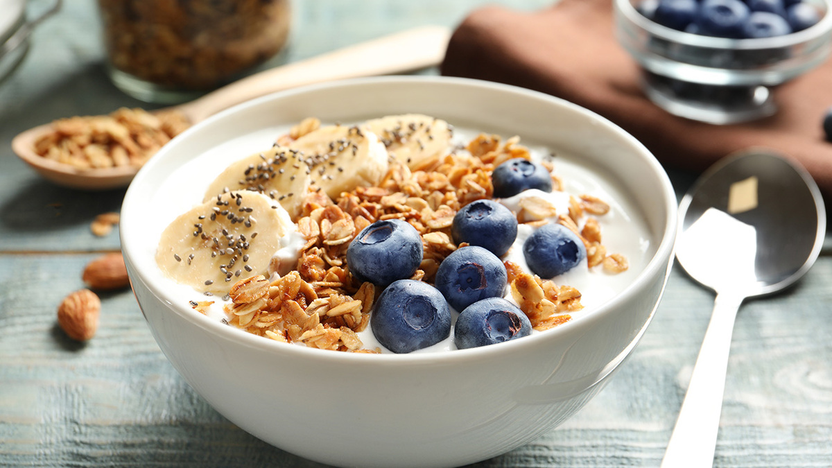 Всегда готова: идеи полезных завтраков с гранолой