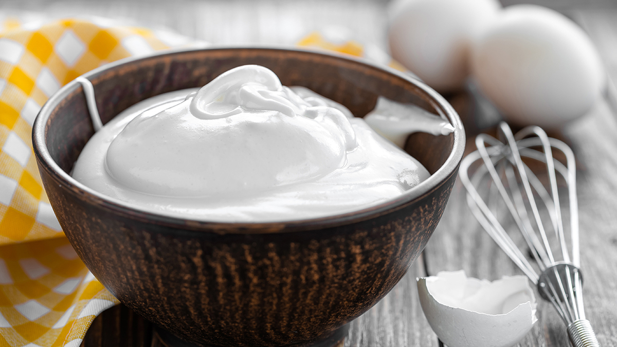 Как приготовить меренговый рулет