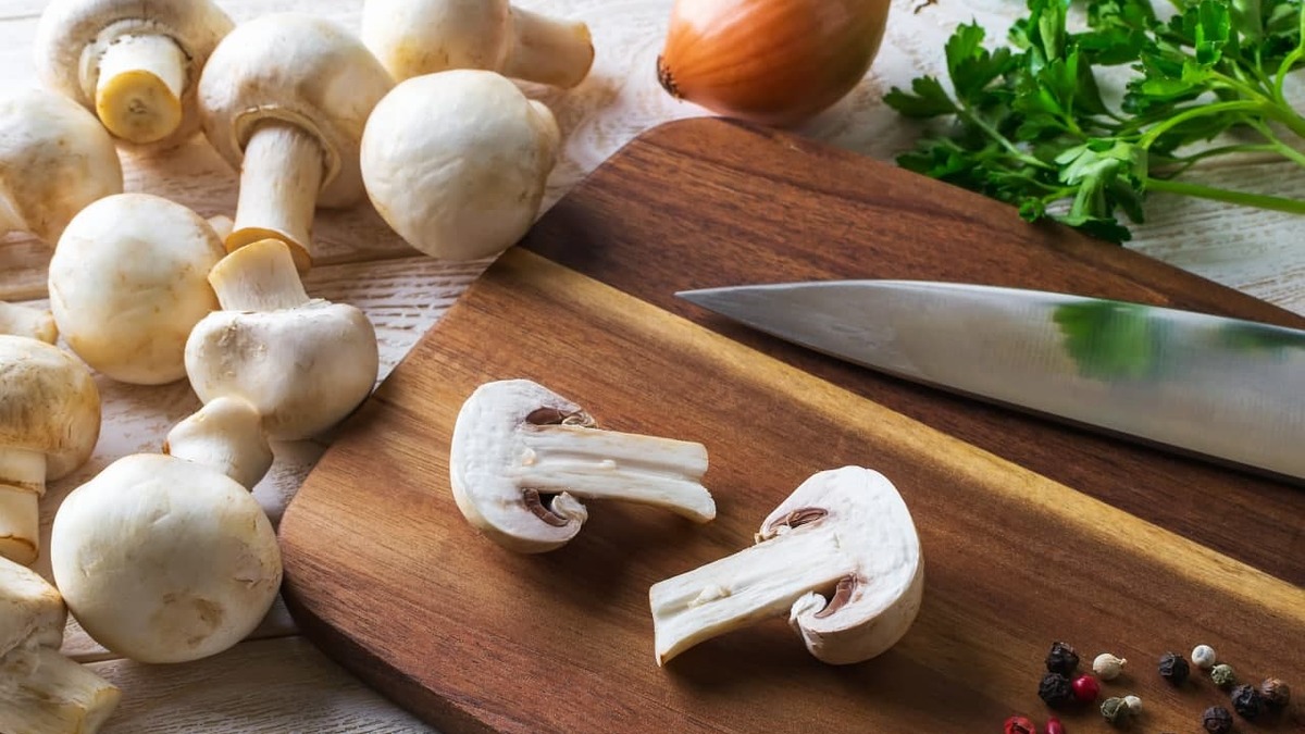 Вопрос недели: нужно ли чистить шампиньоны?