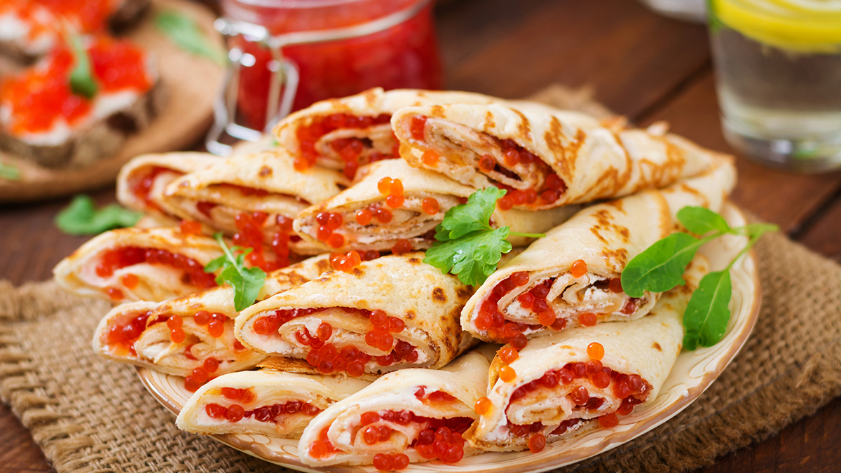 Как красиво завернуть блины: 10 идей от «Едим Дома»