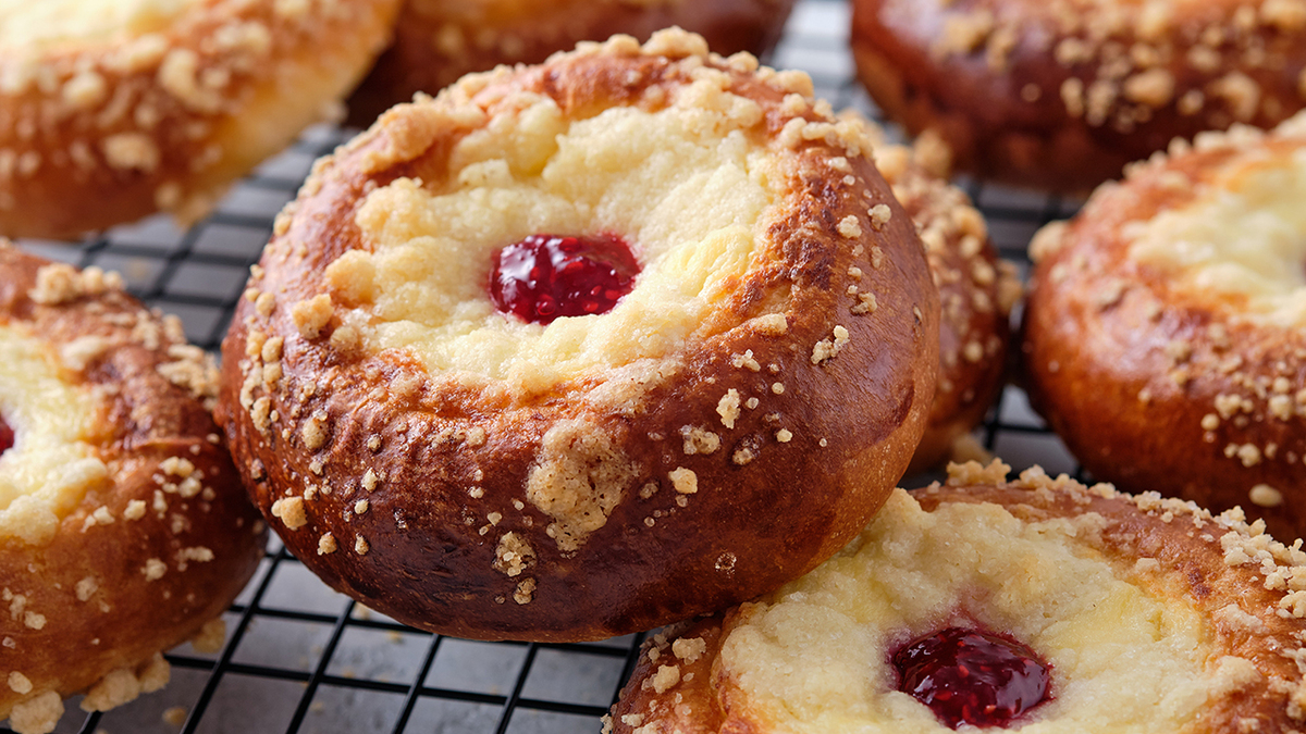 Ватрушки с творогом: секреты и технология приготовления