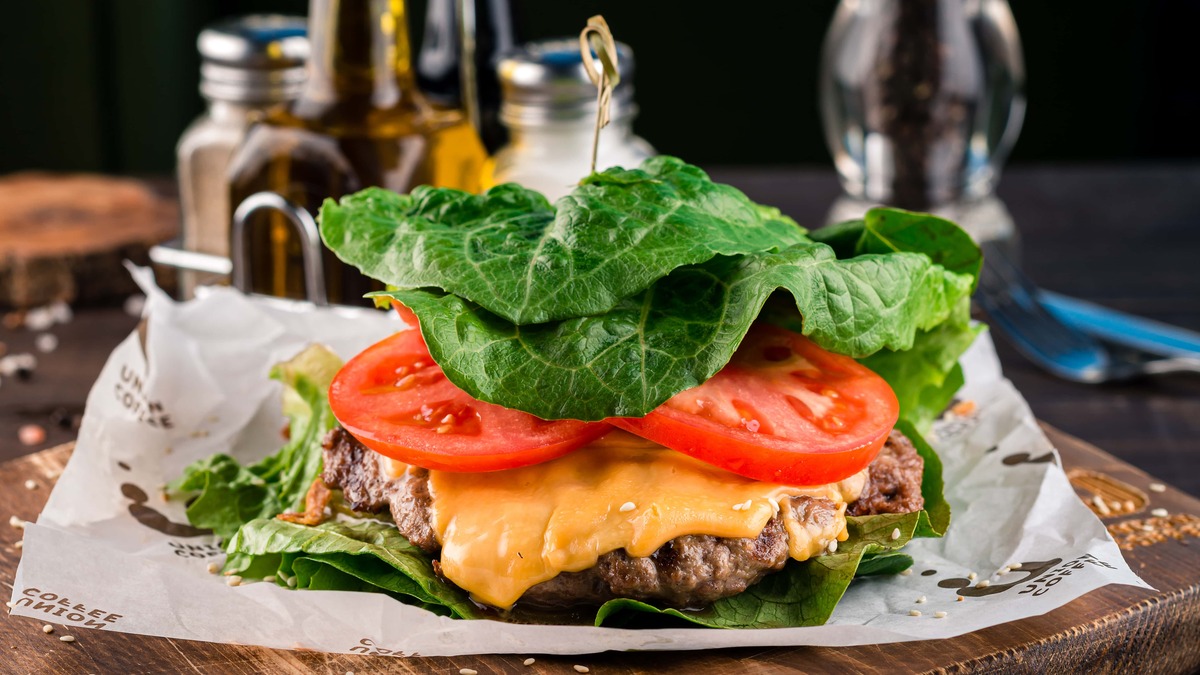 Готовим полезные бургеры: рецепты домашнего фастфуда от «Едим Дома»