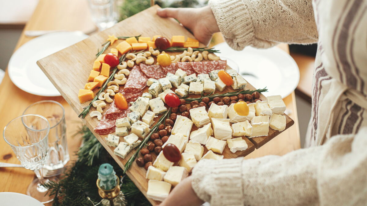 Нарезки на праздничный стол: правила и тонкости красивой подачи