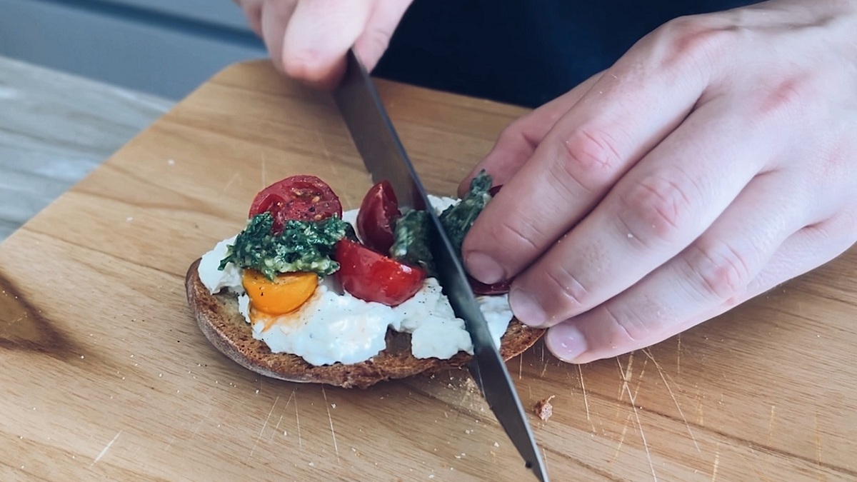 Рецепты почти как у итальянской бабушки: брускетта с домашним песто и баклажаны пармиджано