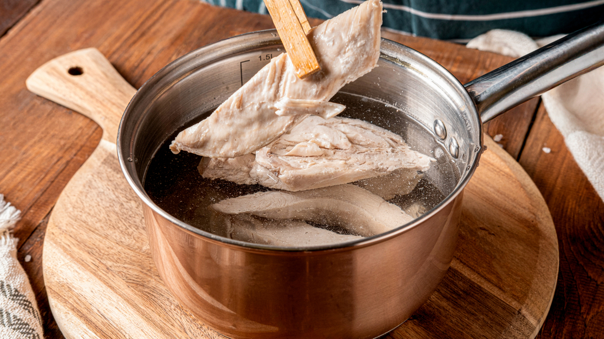 Вместо «Мимозы» и оливье: какой салат поставить на новогодний стол