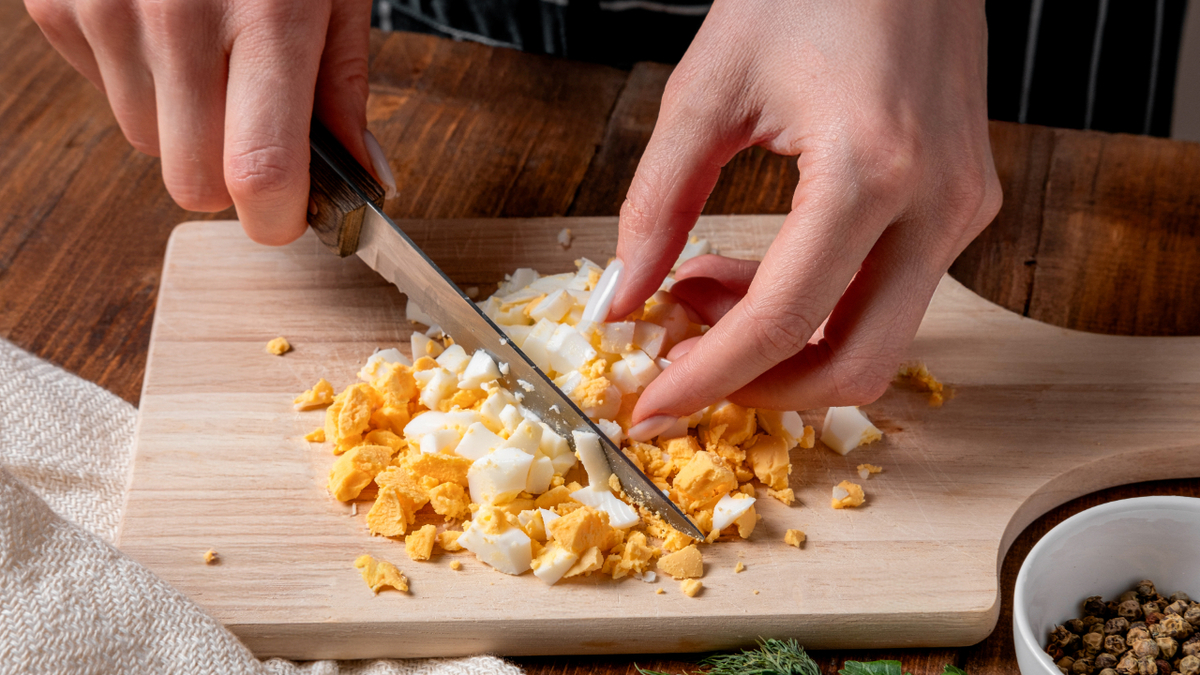 Без варки, жарки и хлопот: 2 рецепта простых домашних (холодных) закусок